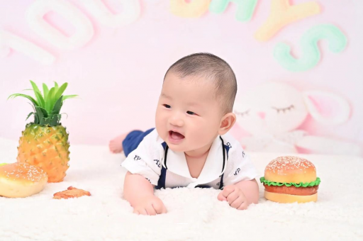 内蒙古宝宝在妈妈肚子里